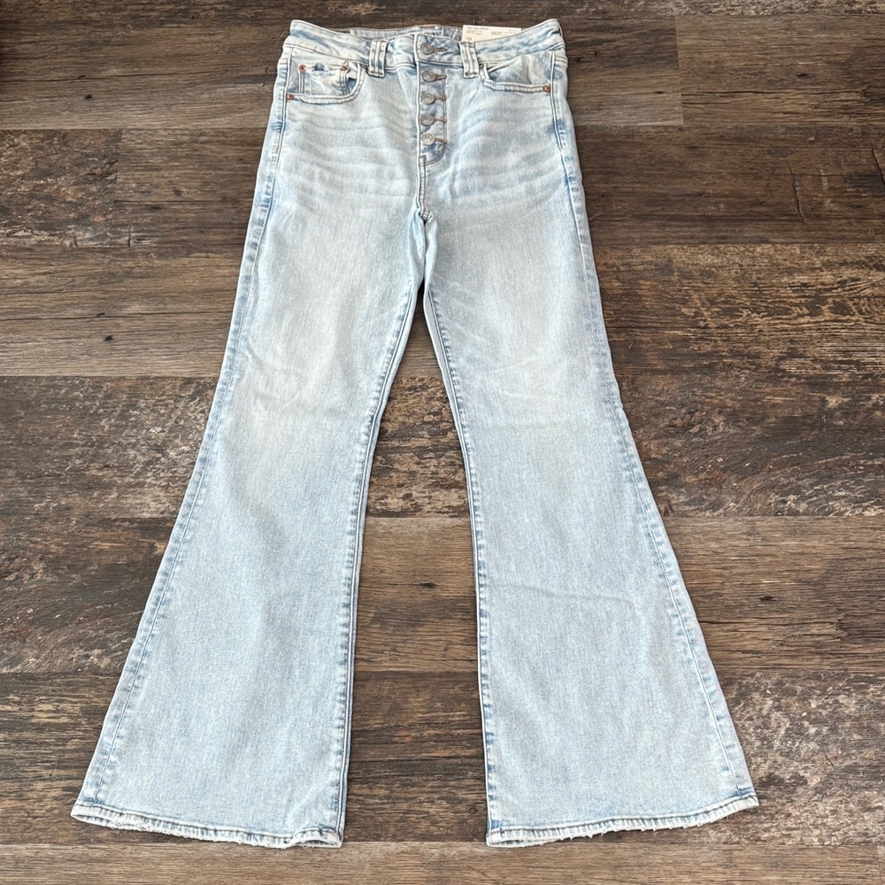 American Eagle Outfitters Light Wash Flare Leg Jeans